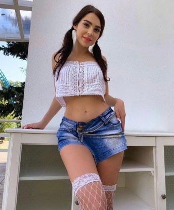 Обворожительная кокетка с изысканной внешностью и аппетитными формами приглашает на интимное свидание. Гарантирую атмосферу расслабления, удовольствия и нежности. 10599, 61 год